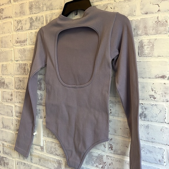 Zara Women's Bodysuit L/S Limitless Contour Ribbed Open Back Purple Sz M-L NWT - Picture 3 of 9